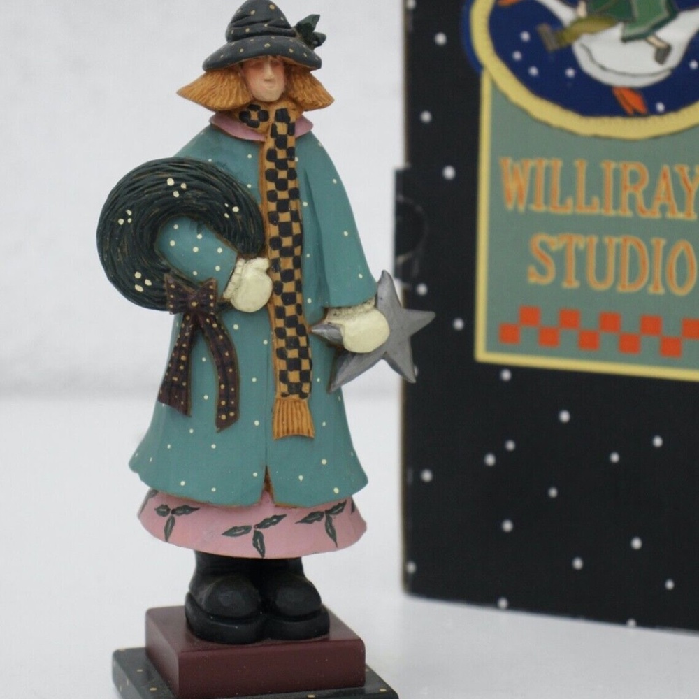 WILLIRAYE STUDIOS WW1057 Gardening Girl with Wreath POG Exclusive